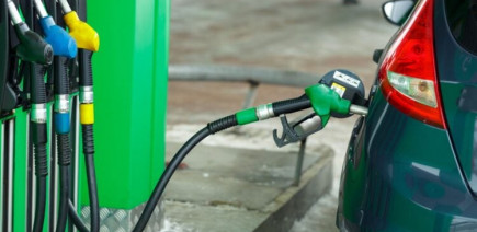 Voiture ancienne : comment ressouder soi-même un réservoir percé ?