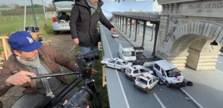 Une scène culte de Taxi 2 recréée avec des voitures miniatures !