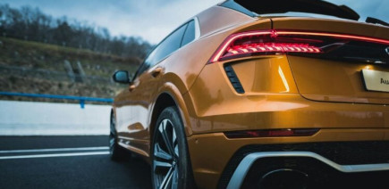 À 240 km/h sur l'autoroute, son Audi Q8 s'envole vers la fourrière !