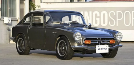 Cette petite voiture Honda se conduit presque comme une moto !