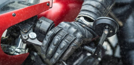 Top ventes Amazon : quels sont les meilleurs gants de moto pour rouler en hiver ?