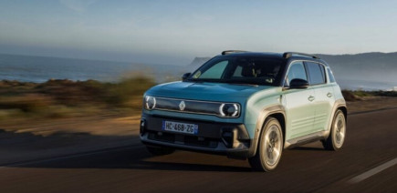 Autonomie réelle, volume de coffre, confort : la Renault 4 E-Tech tient-elle son rang au quotidien ? Nos mesures exclusives !