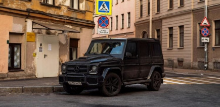 Son Mercedes Classe G se mue en bélier pour faire fuir des voleurs !