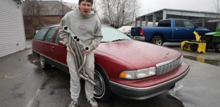 Il transforme le vieux break de son grand-père en monstre mécanique !