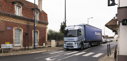 Camions électriques : Renault Trucks a aussi électrifié sa logistique interne, et ça fonctionne !