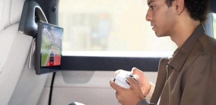 Voici la première voiture de série au monde dotée d'une PlayStation intégrée