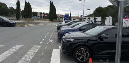 La recharge très rapide en voiture électrique aux périodes de pointe en France, ça peut être frustrant