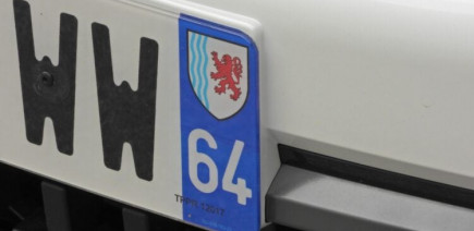 Les plaques d'immatriculations pourront bientôt permettre d'identifier certains délits