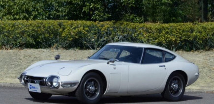 Il vend trois Toyota mythiques à plusieurs millions d'euros sur Facebook !