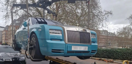 Quand les forces de l’ordre doivent enlever les Rolls-Royce pour lutter contre le stationnement illégal