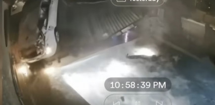 Elle traverse un mur, part en tonneau puis se fait éjecter dans une piscine en occasionnant plus de 300 000 euros de dégâts