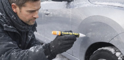 Rayures sur la carrosserie : ce stylo retouche peinture coûte moins de 8 € et menace la facture du carrossier !