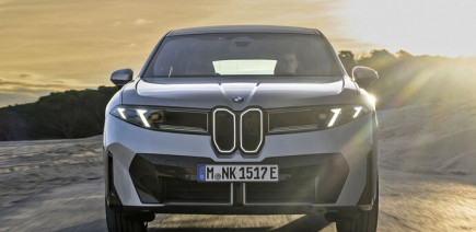 Nouveautés 2026 : SUV familiaux – Des nouveautés à foison, entre les DS N° 7, Toyota Rav4, Porsche Cayenne Electric, MG S9 PHEV, Renault Filante, Mercedes GLB, BMW iX3, il y a de quoi se perdre.