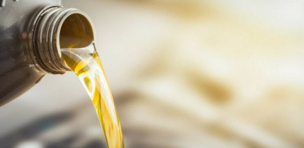 Rouler avec trop d'huile : cette erreur fréquente peut faire des dégâts !