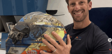 Romain Grosjean retrouve le casque de son effroyable crash à Bahreïn