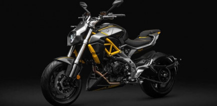 Cette moto chinoise recycle un moteur italien bien connu !