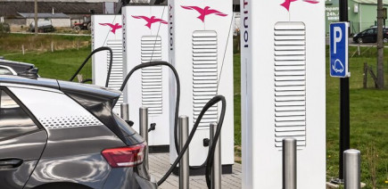 La recharge ultra-rapide est-elle vraiment l’ennemie jurée de nos voitures électriques ? Les résultats d’une étude bousculent certaines idées reçues
