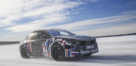 Sur le papier, la nouvelle BMW M3 électrique est un monstre. Et elle simulera comme les Hyundai