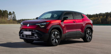 Nouveau Suzuki e Vitara : les prix et finitions du SUV urbain électrique, à partir de 32 500€
