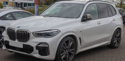 Trois BMW réduites en cendres dans une concession à Niort !