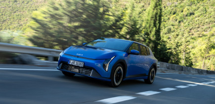 Que vaut la Kia EV4 la moins chère avec sa batterie de 58,4 kWh ?