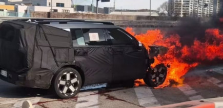 Tout le monde est d’accord pour dire qu’en prenant feu sur la route, ce prototype de Hyundai Santa Fe joue parfaitement son rôle