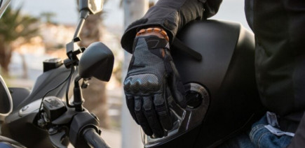 Gants chauffants / manchons : ce qui marche vraiment (et ce qui gêne la conduite)