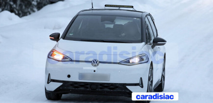 Afin de renforcer l’identité stylistique entre tous ses modèles électriques, Volkswagen va faire bénéficier son ID.3 d’un nouveau lifting.