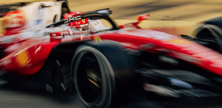 Ferrari se rapproche de Mercedes à Barcelone, Aston Martin déploie ses ailes