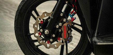 Mon scooter freine moins bien qu’avant : que vérifier en priorité