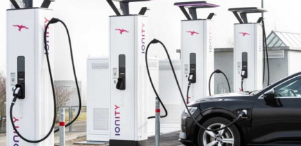 Recharge sur autoroute : l’électrique reste-t-elle vraiment avantageuse face au thermique ?