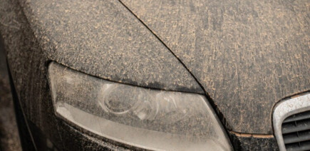 Sable du Sahara : pourquoi attendre avant de laver sa voiture reste une erreur que font encore beaucoup d’automobilistes
