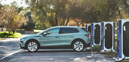 Ventes de voitures électriques en Europe : une Skoda prend la tête, la R5 confirme son succès