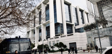 Il ne voulait pas se mouiller alors il a pris la voiture... sans avoir le permis