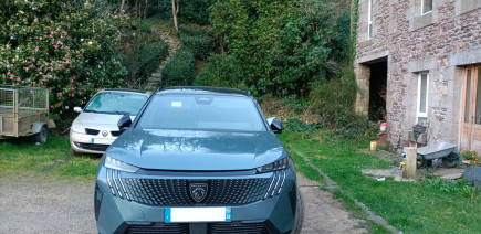 Témoignage : Pourquoi Michel a choisi un Peugeot e-5008 avec 7 places à 70 ans ?