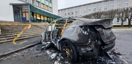 Incendies de batteries : ce n’est pas votre voiture électrique qui devrait vous inquiéter le plus