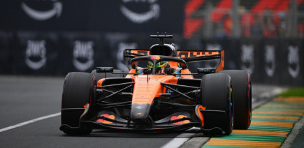 Piastri sort de la piste et abandonne avant le départ à Melbourne !