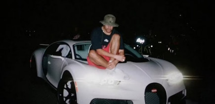 En remplaçant sa Bugatti par une Toyota Corolla, Bad Bunny a économisé beaucoup d’argent
