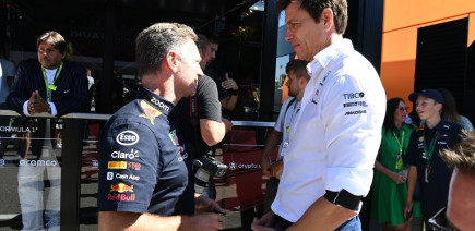 Wolff face à Horner dans la course au rachat de parts d'Alpine ?