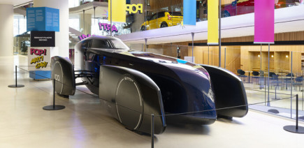 Renault orchestre un Crash Artistique et métamorphose la voiture en icône Pop Art.