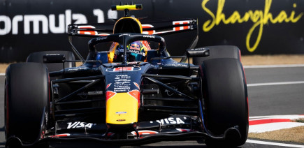 Hadjar à deux secondes mais satisfait ne de pas être "trop loin" de Verstappen