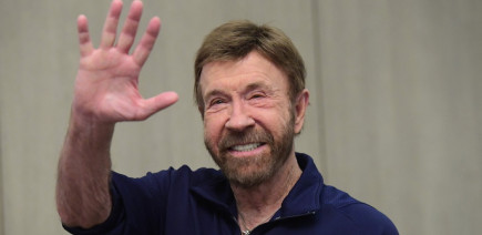 Chuck Norris : L’homme qui fait surfer les pick-up et drifter les utilitaires nous a quittés