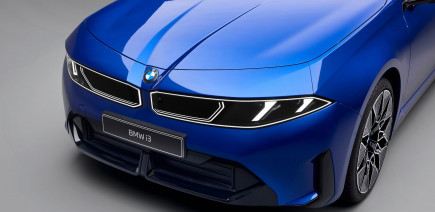 Une BMW électrique avec une autonomie de diesel, une Xiaomi SU7 aperçue en France, une mini-voiture trop mimi qui a tout d’une grande, Trump qui veut achever l’électrique avec une nouvelle taxe, un rappel massif chez Hyundai et des prix de réparations qui