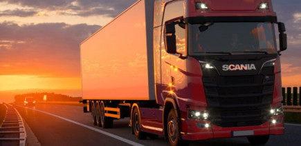 Pendant 2 ans et demi, il a traversé 21 pays en camion électrique… le récit d’une expérience pas comme les autres