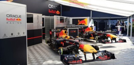 Hadjar au volant d'une légende : la Red Bull RB7 enflammera le Grand Prix de France Historique