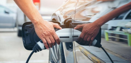 1,25 milliard d’euros par an : voici ce que vous coûtent vraiment les voitures électriques !