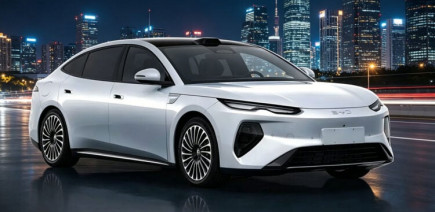 BYD dévoile sa berline électrifiée Seal 08