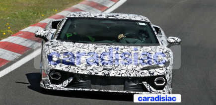 Avant la fin de l’année, la marque au taureau devrait présenter sa nouvelle sportive découvrable, la Lamborghini Temerario Spyder