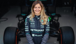 Doriane Pin prend le volant d'une ancienne F1 de Mercedes !