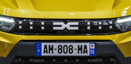 Autos à prix attractifs, motorisations de plus en plus efficientes, des nouveautés électriques en préparation, Dacia poursuit son essor.